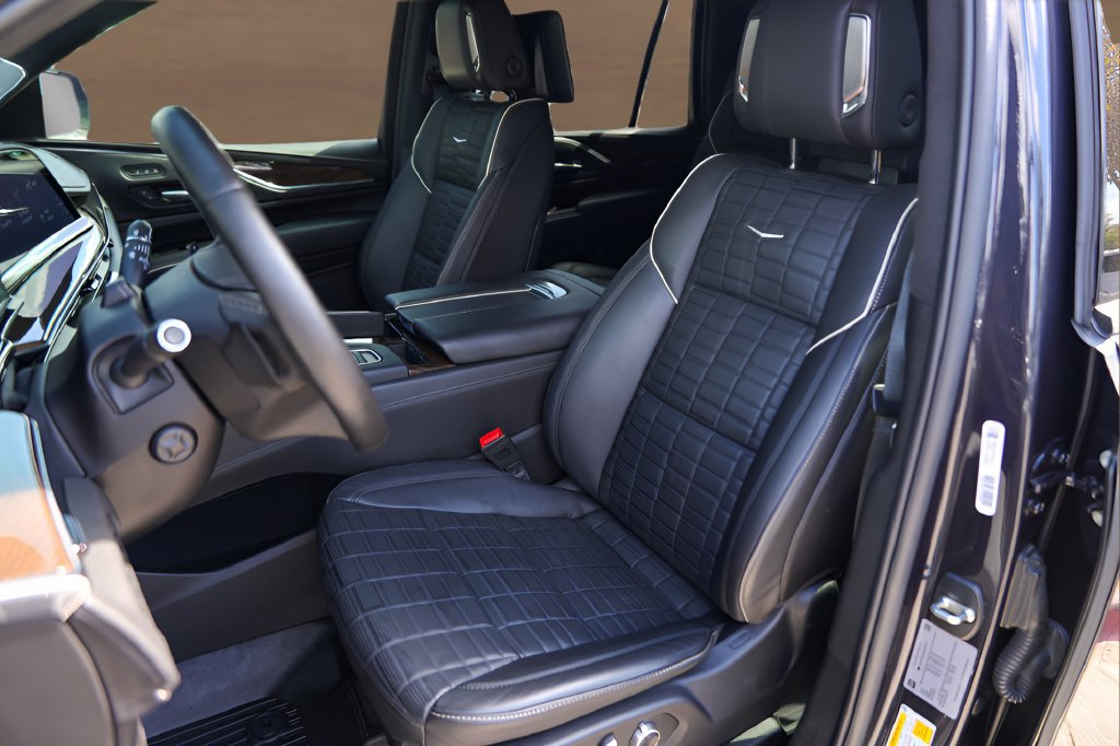 Certified 2024 Cadillac Escalade Premium Luxury Platinum w/ Heavy-Duty Trailer Package AWD/4WD image 7