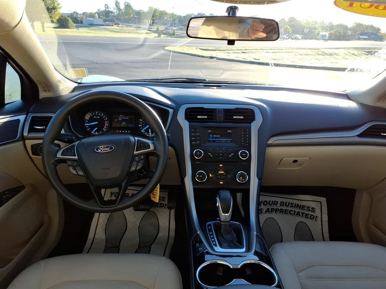 Used 2014 Ford Fusion SE FWD image 9
