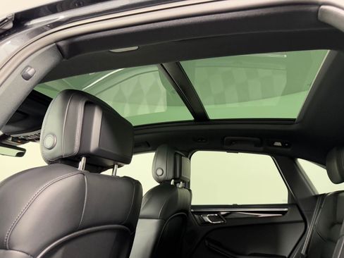 Certified 2026 Porsche Macan AWD/4WD image 19
