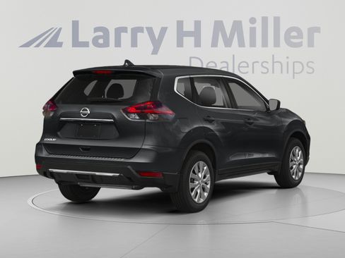 Used 2020 Nissan Rogue SV FWD image 2