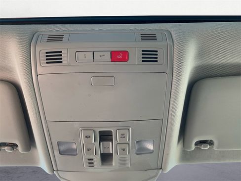 Used 2024 Volkswagen Jetta SE image 11