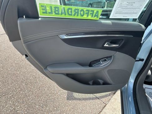 Used 2014 Chevrolet Impala LTZ FWD image 13
