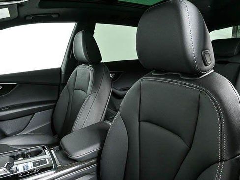 Used 2025 Audi Q8 Premium AWD/4WD image 8