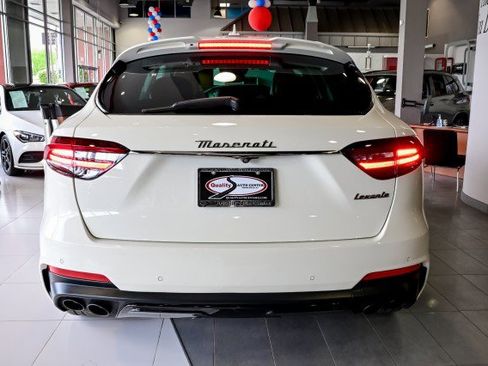Used 2022 Maserati Levante Modena AWD/4WD image 6
