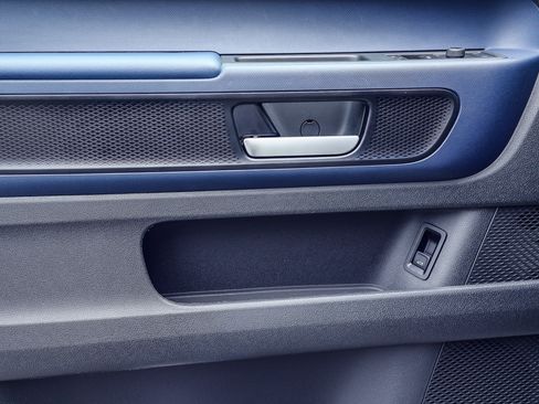 Used 2025 Volkswagen ID. Buzz Pro S RWD image 11