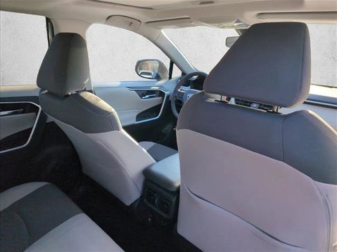 Used 2020 Toyota RAV4 XLE image 22