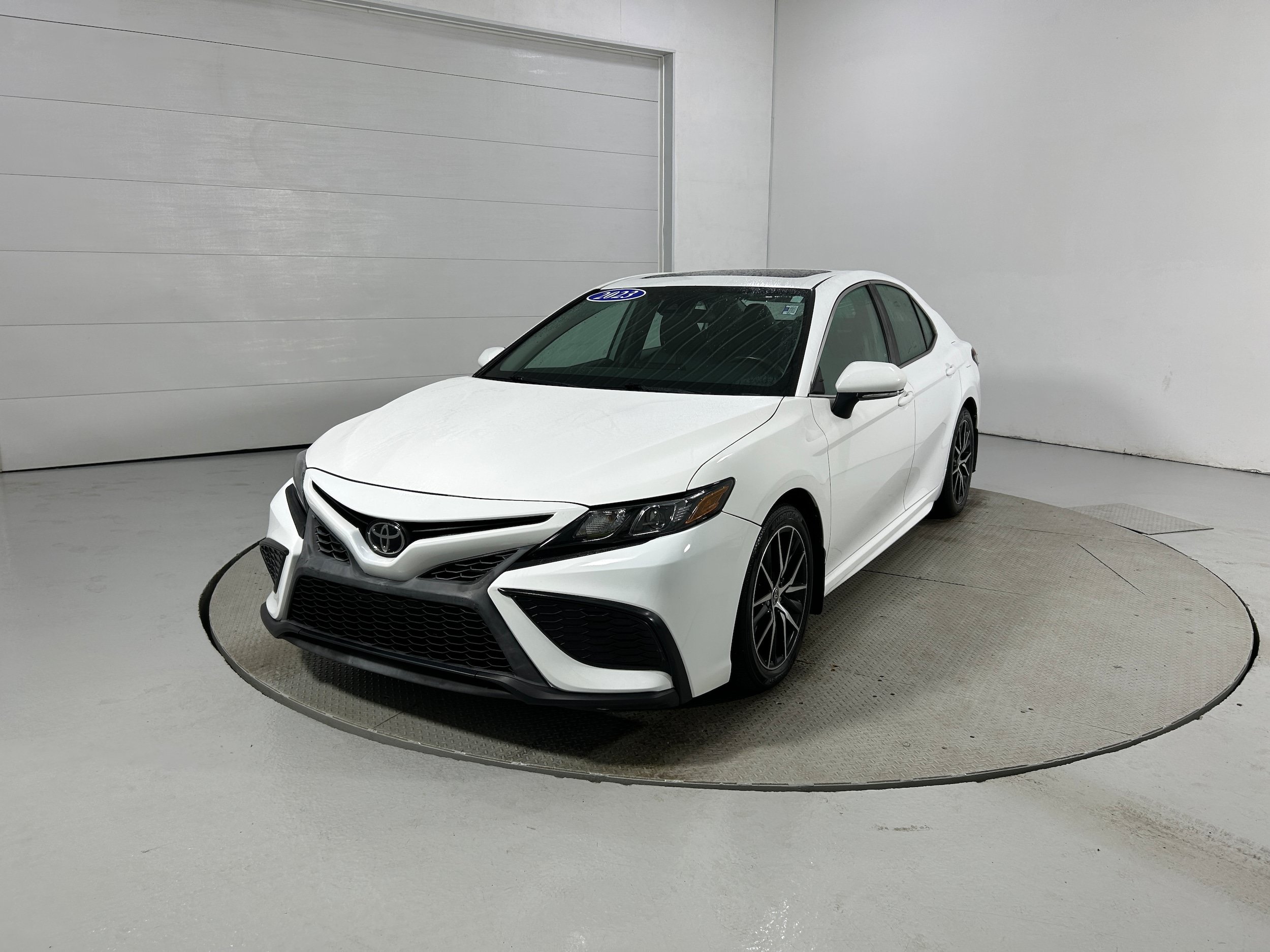 Used 2023 Toyota Camry SE w/ Cold Weather Package AWD/4WD image 19