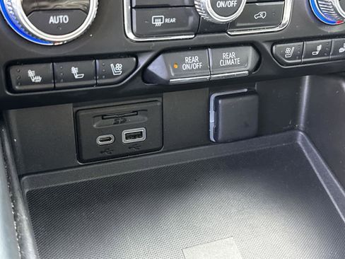 Used 2021 GMC Yukon XL SLT w/ SLT Premium Package image 26