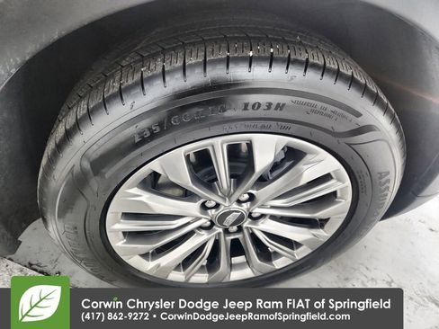 Used 2025 Cadillac XT4 Premium Luxury image 34