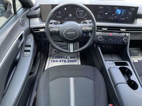 Certified 2024 Hyundai Sonata SEL w/ Convenience Package FWD image 11