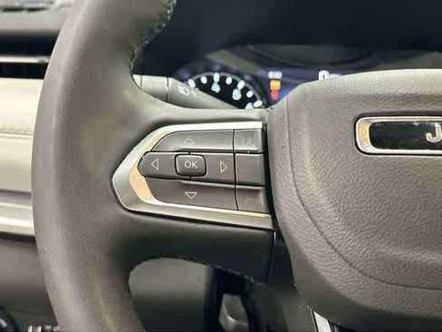 Used 2025 Jeep Compass Limited image 17