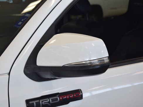 Used 2017 Toyota Tacoma TRD Pro AWD/4WD image 21