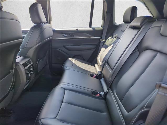 Used 2025 Jeep Grand Cherokee Limited w/ Luxury Tech Group II RWD image 17