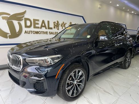Used 2022 BMW X5 xDrive40i w/ M Sport Package AWD/4WD image 3