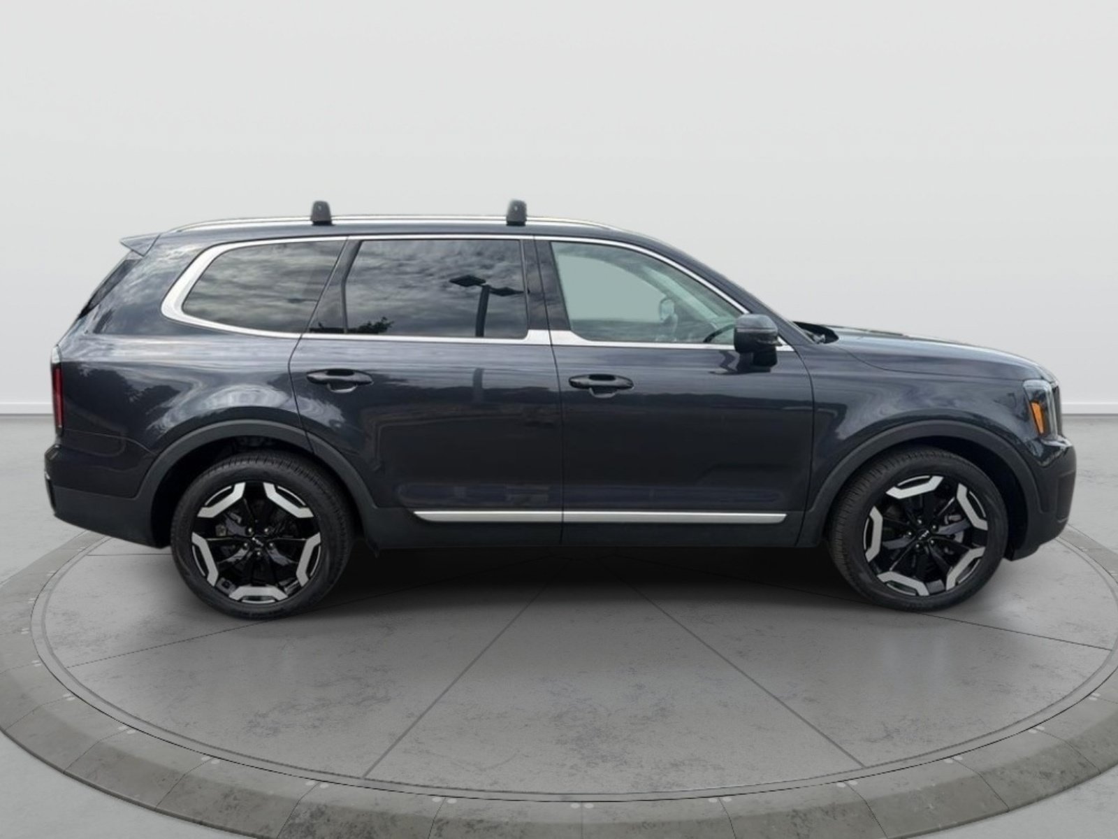 Used 2025 Kia Telluride EX w/ EX Captain's Chair Package AWD/4WD image 8