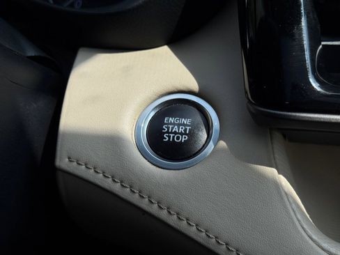 Used 2020 Toyota Highlander XLE image 71