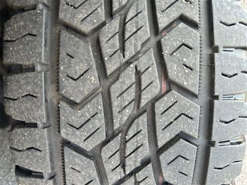 Used 2023 GMC Acadia AT4 w/ Technology Package image 11