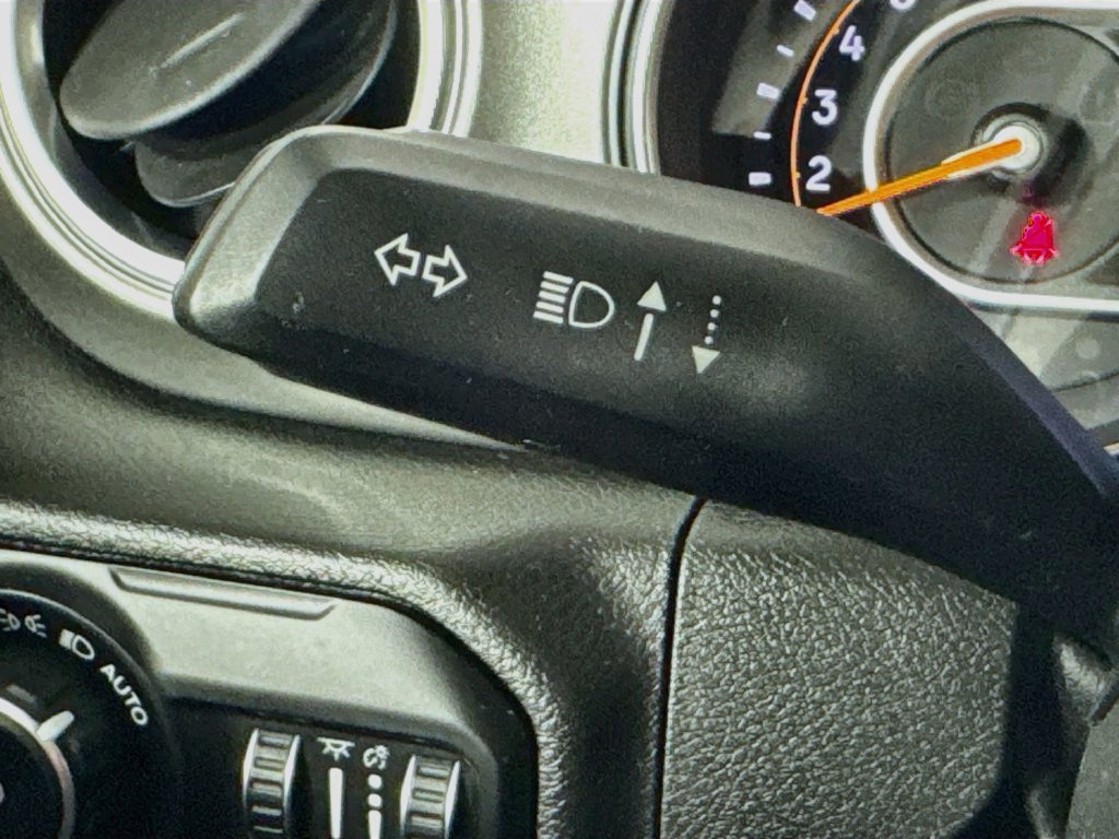 Used 2019 Jeep Wrangler Unlimited Sahara AWD/4WD image 13