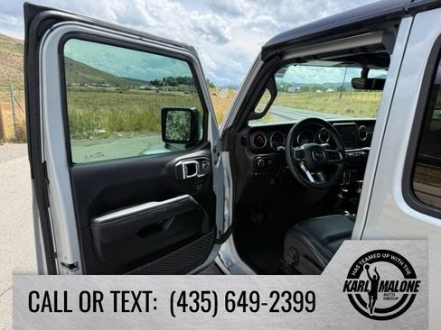 Used 2023 Jeep Wrangler Unlimited Sahara w/ Cold Weather Group AWD/4WD image 13