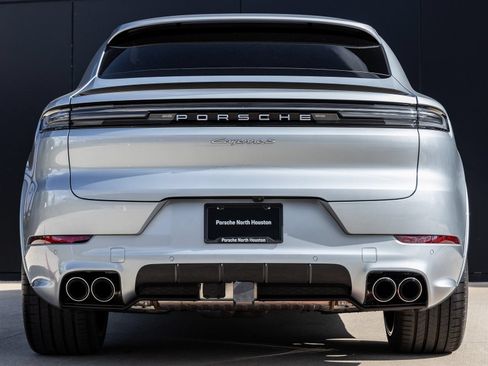 Certified 2025 Porsche Cayenne S AWD/4WD image 10