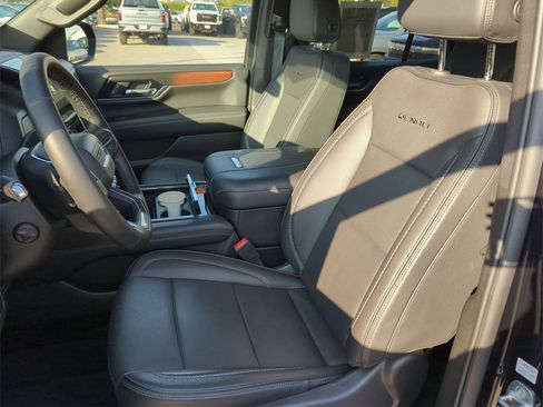 Certified 2025 GMC Yukon Denali image 20
