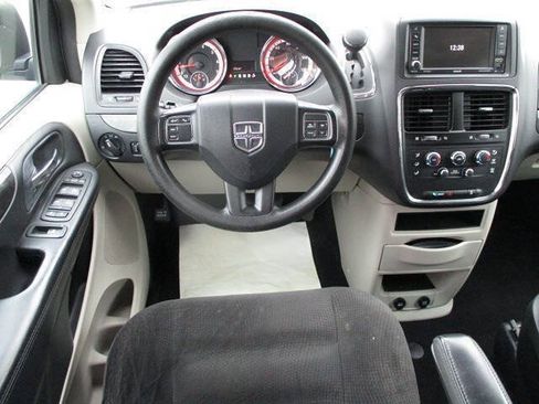 Used 2018 Dodge Grand Caravan SE w/ UConnect Hands-Free Group FWD image 13