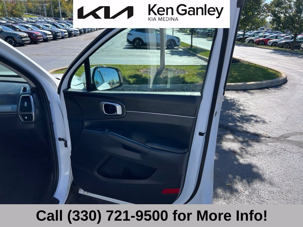 Certified 2023 Kia Sorento LX AWD/4WD image 54
