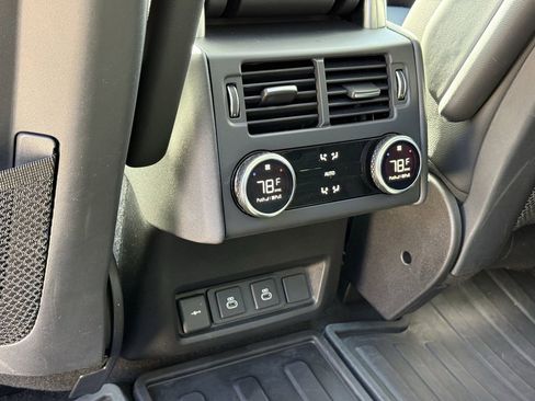 Used 2024 Land Rover Discovery S image 12