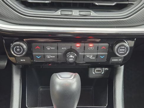 Used 2024 Jeep Compass Trailhawk AWD/4WD image 16