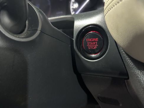 Used 2024 Honda HR-V LX image 39