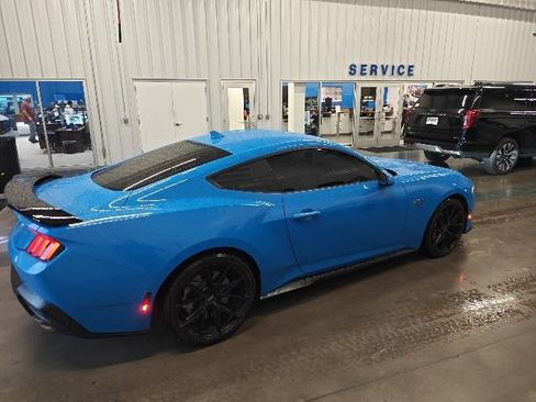 Used 2025 Ford Mustang GT RWD image 3