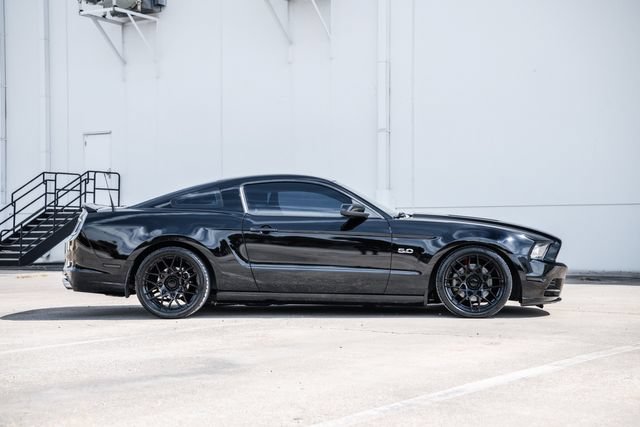 Used 2014 Ford Mustang GT Premium w/ Comfort Package RWD image 9