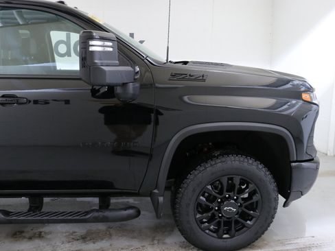 Used 2025 Chevrolet Silverado 2500 LT w/ Trail Boss Package image 12