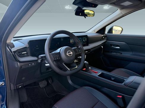 Used 2026 Nissan Kicks SR FWD image 7