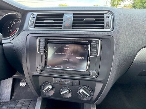 Used 2017 Volkswagen Jetta SE FWD image 38