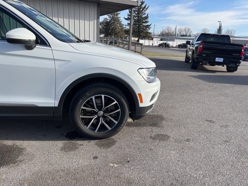 Used 2021 Volkswagen Tiguan SE image 18