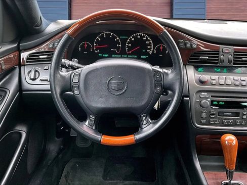 Used 2002 Cadillac De Ville DTS w/ Premium Equipment Pkg image 5