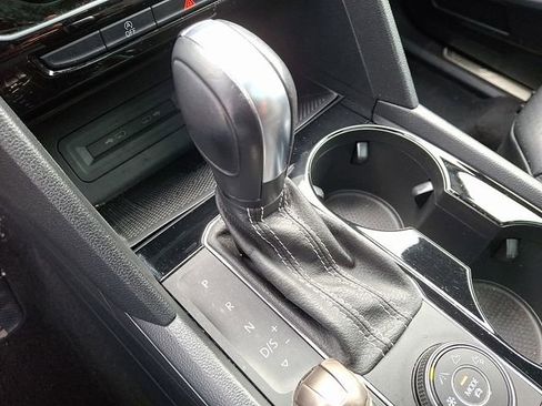 Certified 2022 Volkswagen Atlas Cross Sport SE image 22