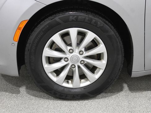 Used 2018 Chrysler Pacifica Touring-L Plus w/ Advanced Safetytec Group image 26