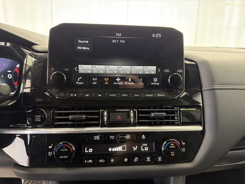 Used 2025 Nissan Pathfinder Platinum w/ Cargo Package AWD/4WD image 9