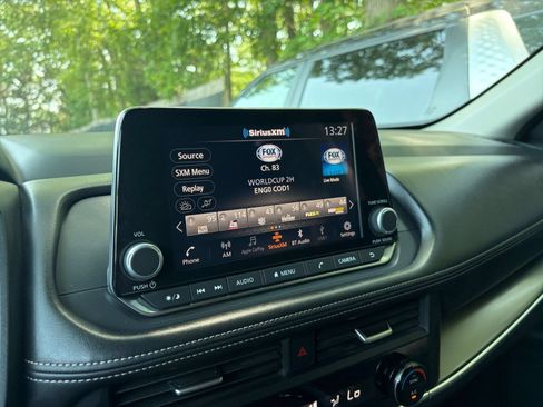 Used 2025 Nissan Rogue SV FWD image 16