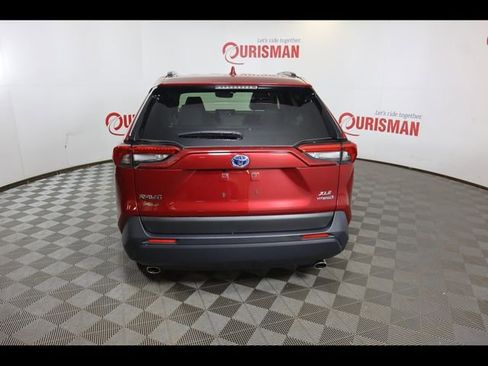 Used 2022 Toyota RAV4 XLE Premium AWD/4WD image 10