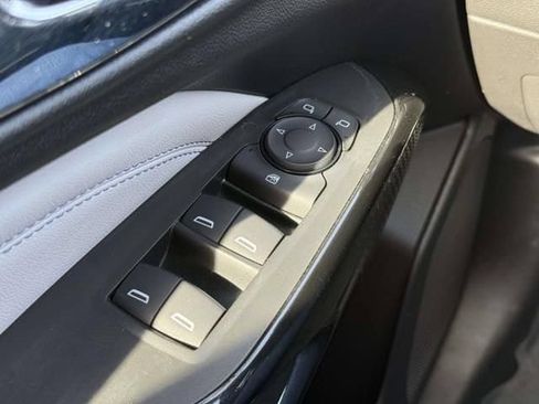 Used 2025 Chevrolet Trax LT FWD image 16