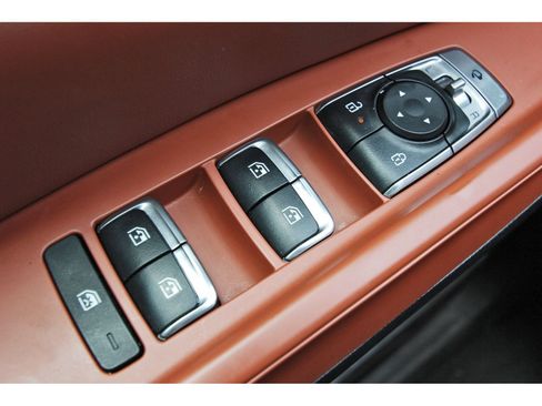 Used 2025 Kia Carnival SX w/ SX Dark Edition Package FWD image 21