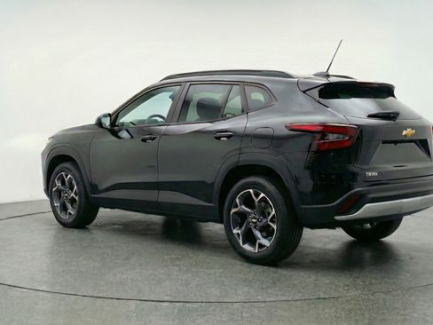 Used 2025 Chevrolet Trax LT image 6