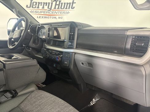 Used 2025 Ford F250 XLT image 32