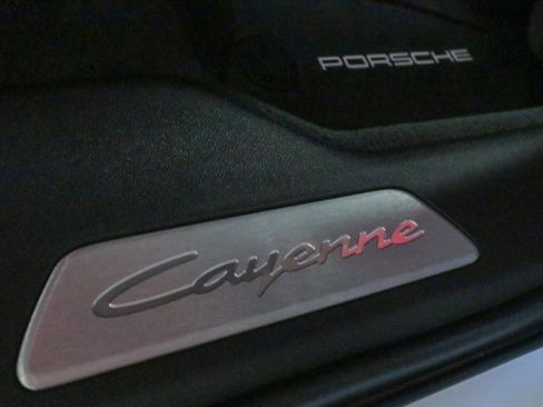 Used 2025 Porsche Cayenne image 28
