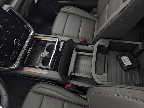 New 2026 GMC Yukon XL Denali w/ Denali Reserve Package image 30