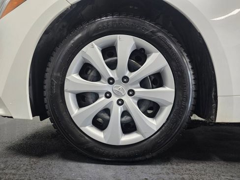 Used 2023 Toyota Corolla LE FWD image 5