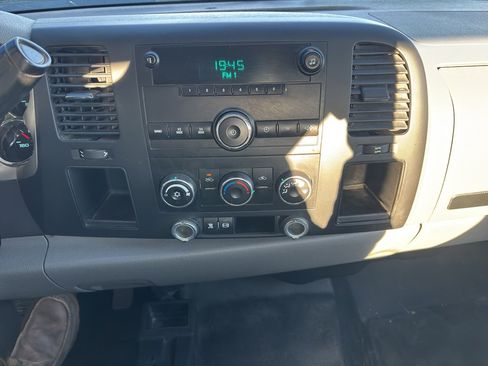 Used 2011 GMC Sierra 2500 W/T w/ Snow Plow Prep Package image 17